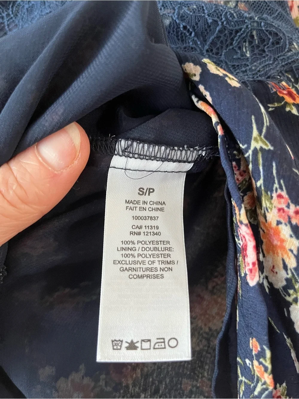 Dynamite Navy Floral Lace-Waist V-Neck Blouse size small - Picture 6 of 7